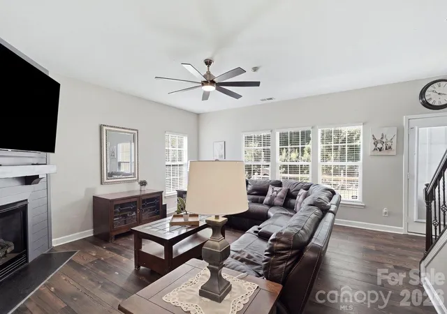 Photo 3 of Single family home for sale at 1008 Grayscroft Dr, Waxhaw, NC 28173 | MLS# 4422411 | Listing updated on 2026-10-04