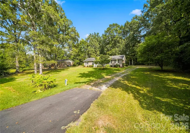 Photo 2 of Single family home for sale at 556 Oakhaven Dr, Lancaster, SC 29720 | MLS# 4422430 | Listing updated on 2026-10-20