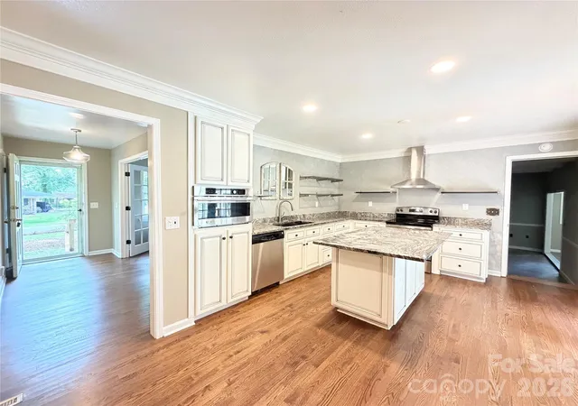 Photo 2 of Single family home for sale at 117 Robinson Ave, Matthews, NC 28104 | MLS# 4422438 | Listing updated on 2026-10-01