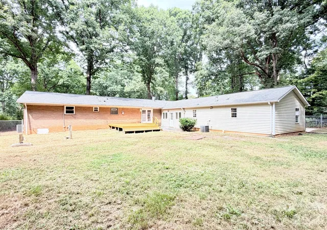 Photo 4 of Single family home for sale at 117 Robinson Ave, Matthews, NC 28104 | MLS# 4422438 | Listing updated on 2026-10-01