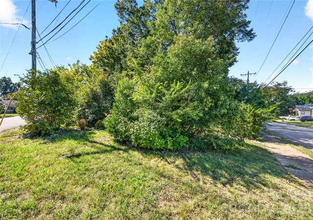 Photo 2 of Single family home for sale at 301 Heilig Ave, Salisbury, NC 28144 | MLS# 4422442 | Listing updated on 2026-10-02