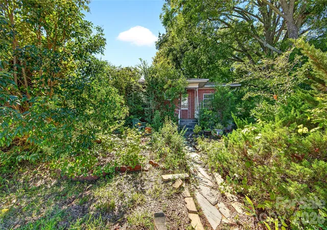 Photo 3 of Single family home for sale at 301 Heilig Ave, Salisbury, NC 28144 | MLS# 4422442 | Listing updated on 2026-10-02