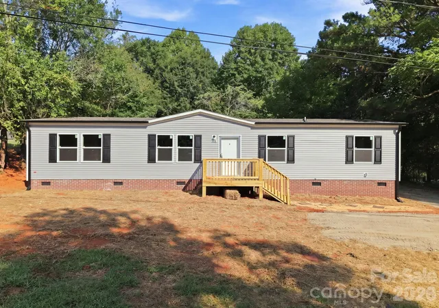Photo 2 of Single family home for sale at 1028 Dorset Ln, Lincolnton, NC 28092 | MLS# 4422443 | Listing updated on 2026-09-09