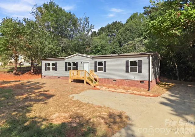 Photo 3 of Single family home for sale at 1028 Dorset Ln, Lincolnton, NC 28092 | MLS# 4422443 | Listing updated on 2026-09-09