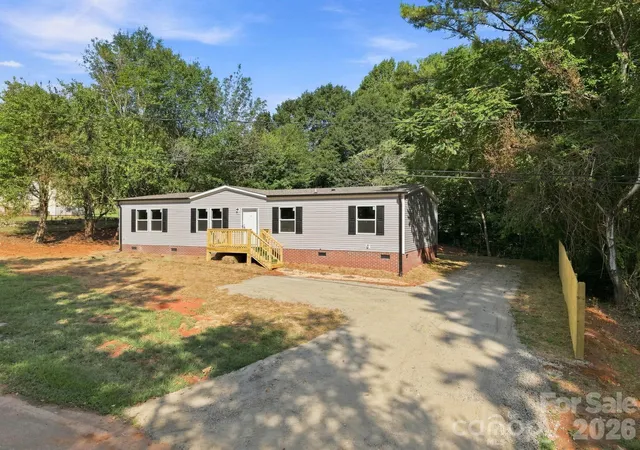 Photo 3 of Single family home for sale at 1028 Dorset Ln, Lincolnton, NC 28092 | MLS# 4422443 | Listing updated on 2026-09-09