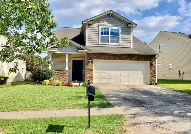 Photo 1 of Single family home for sale at 13707 Porter Crk Rd, Charlotte, NC 28262 | MLS# 4422446 | Listing updated on 2026-09-17