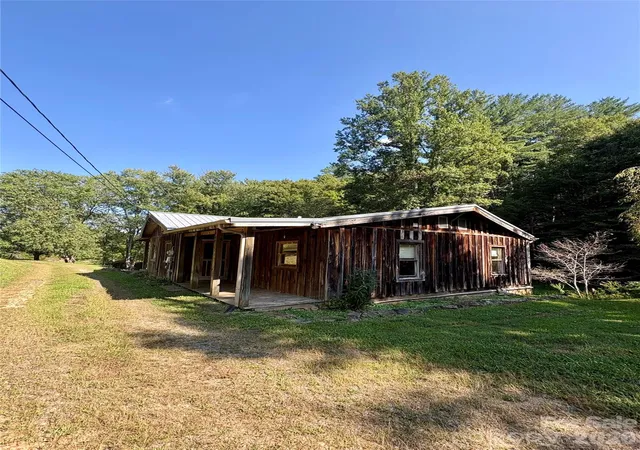 Photo 3 of Single family home for sale at 4019 Happy Goats Way, Lenoir, NC 28645 | MLS# 4422447 | Listing updated on 2026-09-29