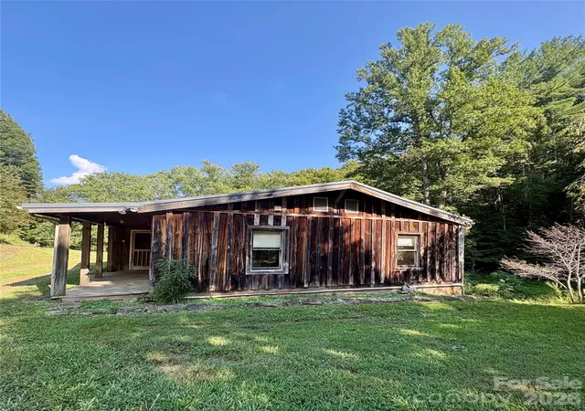 Photo 4 of Single family home for sale at 4019 Happy Goats Way, Lenoir, NC 28645 | MLS# 4422447 | Listing updated on 2026-09-29