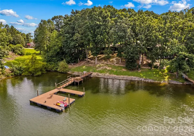 Photo 2 of Single family home for sale at 173 Waddell Rd, Mooresville, NC 28117 | MLS# 4422448 | Listing updated on 2026-10-07