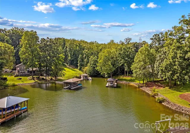 Photo 3 of Single family home for sale at 173 Waddell Rd, Mooresville, NC 28117 | MLS# 4422448 | Listing updated on 2026-10-07