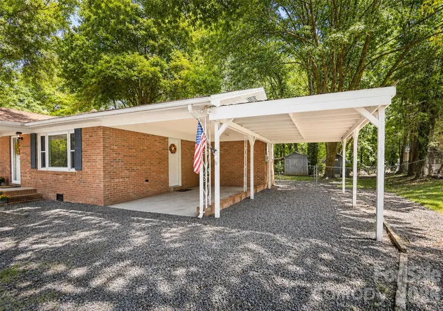 Photo 3 of Single family home for sale at 2281 Munsen Rd, Concord, NC 28025 | MLS# 4422449 | Listing updated on 2026-10-06