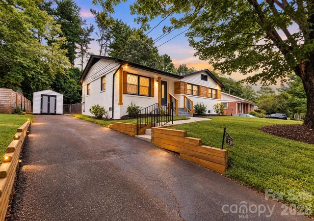 Photo 2 of Single family home for sale at 1539 Starbrook Dr, Charlotte, NC 28210 | MLS# 4422456 | Listing updated on 2026-09-26