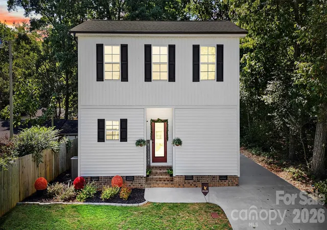 Photo 2 of Single family home for sale at 444 S Shore Dr, Lexington, NC 27292 | MLS# 4422461 | Listing updated on 2026-09-27