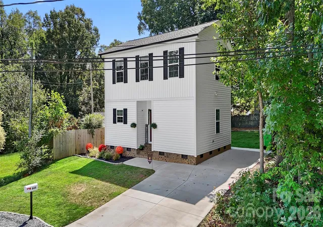 Photo 3 of Single family home for sale at 444 S Shore Dr, Lexington, NC 27292 | MLS# 4422461 | Listing updated on 2026-09-27