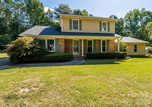 Photo 1 of Single family home for sale at 621 S Jackson Ave, Waxhaw, NC 28173 | MLS# 4422463 | Listing updated on 2026-09-25