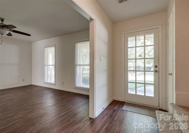 Photo 4 of Single family home for sale at 621 S Jackson Ave, Waxhaw, NC 28173 | MLS# 4422463 | Listing updated on 2026-09-25