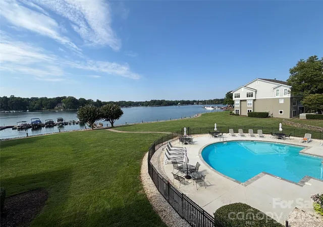 Photo 4 of Condo for sale at 1332 Torrence Cir, Davidson, NC 28036 | MLS# 4422465 | Listing updated on 2026-10-03