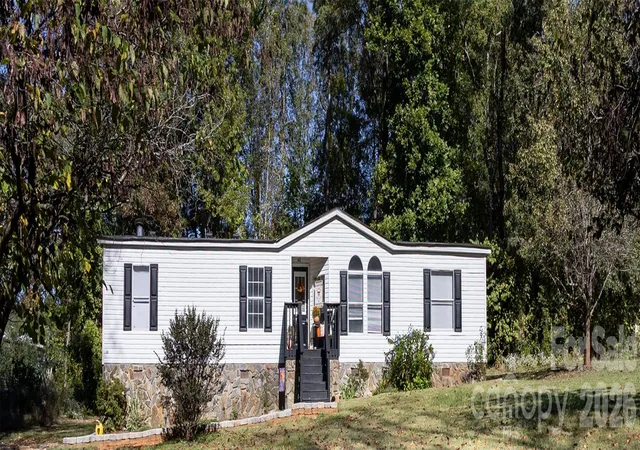 Photo 2 of Single family home for sale at 140 High Ridge Cir, Maiden, NC 28650 | MLS# 4422471 | Listing updated on 2026-10-23
