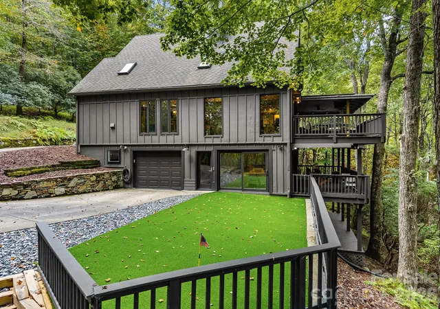 Photo 2 of Single family home for sale at 148 Tsisqua Cir, Brevard, NC 28712 | MLS# 4422473 | Listing updated on 2026-10-08