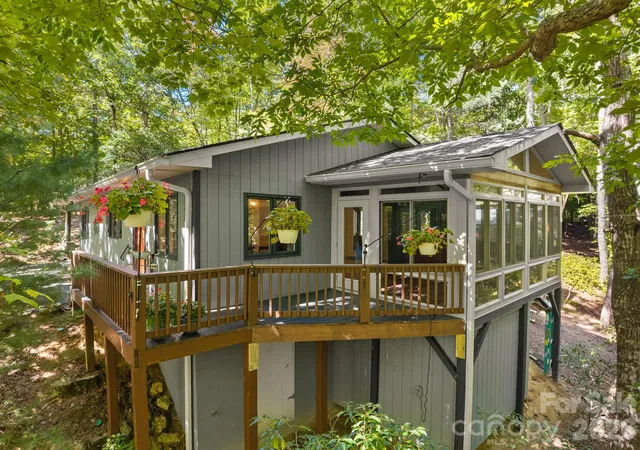 Photo 3 of Single family home for sale at 1238 Soquili Dr, Brevard, NC 28712 | MLS# 4422481 | Listing updated on 2026-10-07