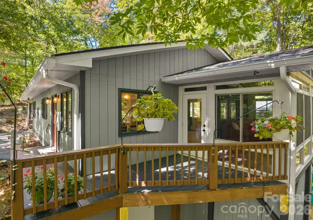 Photo 3 of Single family home for sale at 1238 Soquili Dr, Brevard, NC 28712 | MLS# 4422481 | Listing updated on 2026-10-07