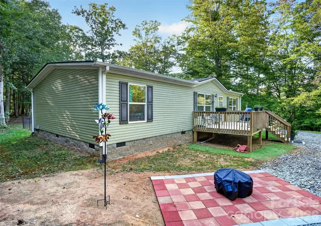 Photo 2 of Single family home for sale at 117 Eade Rd, Hendersonville, NC 28792 | MLS# 4422489 | Listing updated on 2026-09-13