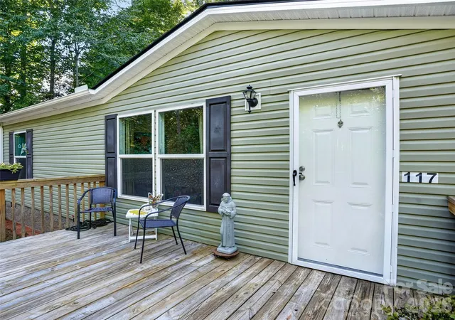 Photo 4 of Single family home for sale at 117 Eade Rd, Hendersonville, NC 28792 | MLS# 4422489 | Listing updated on 2026-09-13