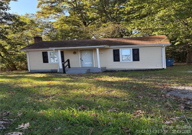 Photo 1 of Single family home for sale at 612 24th Street Sw, Hickory, NC 28602 | MLS# 4422503 | Listing updated on 2026-10-22