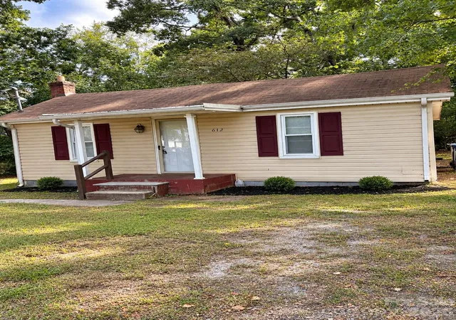 Photo 3 of Single family home for sale at 612 24th Street Sw, Hickory, NC 28602 | MLS# 4422503 | Listing updated on 2026-10-07