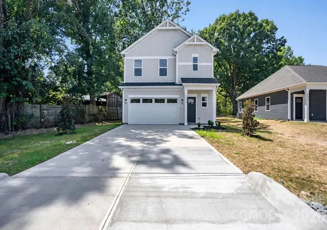 Photo 2 of Single family home for sale at 6819 Mint St, Charlotte, NC 28214 | MLS# 4422512 | Listing updated on 2026-09-26