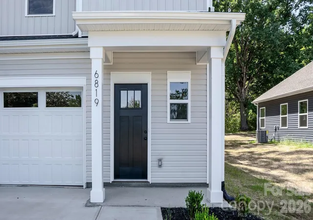 Photo 3 of Single family home for sale at 6819 Mint St, Charlotte, NC 28214 | MLS# 4422512 | Listing updated on 2026-09-26