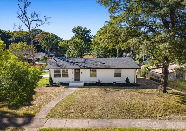 Photo 3 of Single family home for sale at 5618 Snow White Ln, Charlotte, NC 28213 | MLS# 4422520 | Listing updated on 2026-09-27