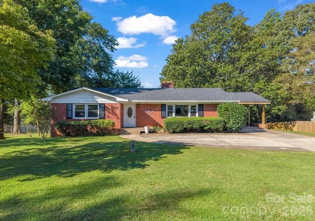 Photo 2 of Single family home for sale at 275 Tanner St, Rutherfordton, NC 28139 | MLS# 4422533 | Listing updated on 2026-09-23