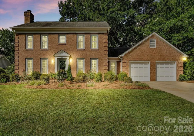 Photo 1 of Single family home for sale at 2010 Glendalough Ln, Matthews, NC 28105 | MLS# 4422535 | Listing updated on 2026-10-04