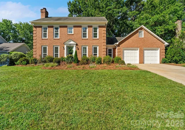 Photo 2 of Single family home for sale at 2010 Glendalough Ln, Matthews, NC 28105 | MLS# 4422535 | Listing updated on 2026-10-04