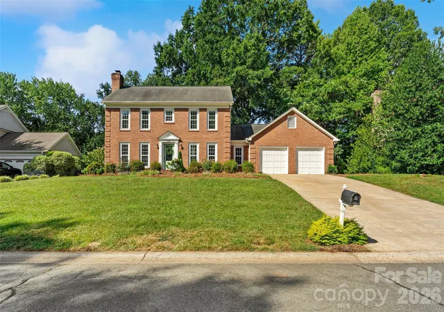 Photo 3 of Single family home for sale at 2010 Glendalough Ln, Matthews, NC 28105 | MLS# 4422535 | Listing updated on 2026-10-04