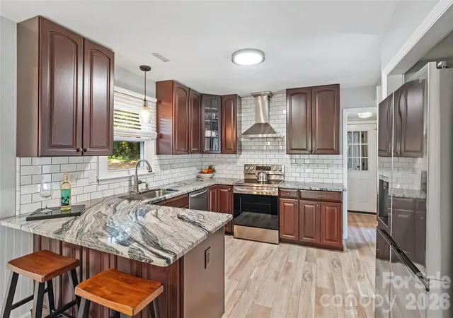 Photo 4 of Single family home for sale at 2010 Glendalough Ln, Matthews, NC 28105 | MLS# 4422535 | Listing updated on 2026-10-04