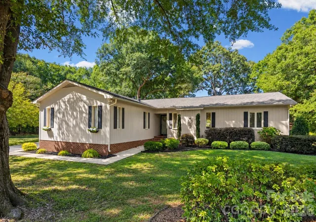 Photo 1 of Single family home for sale at 1647 Nottingham Ct, Rock Hill, SC 29732 | MLS# 4422537 | Listing updated on 2026-09-17