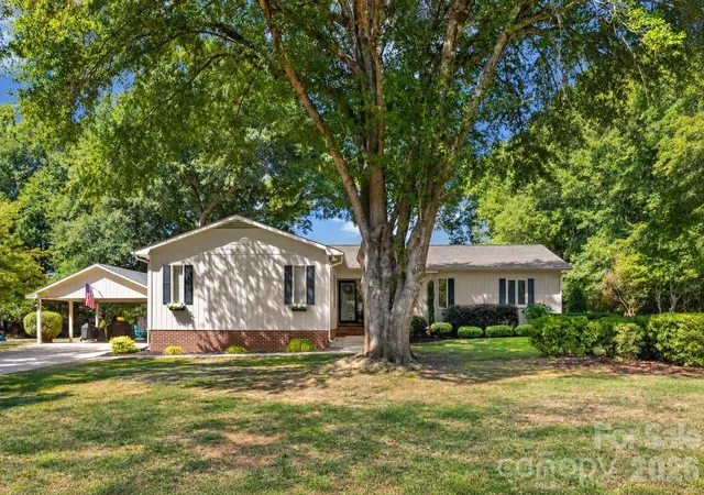 Photo 2 of Single family home for sale at 1647 Nottingham Ct, Rock Hill, SC 29732 | MLS# 4422537 | Listing updated on 2026-09-17