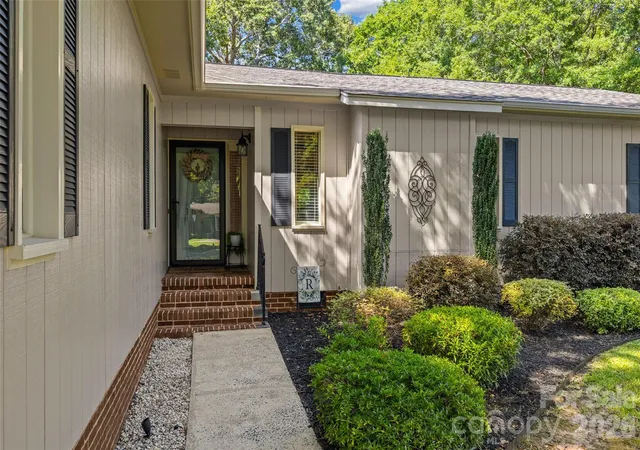 Photo 3 of Single family home for sale at 1647 Nottingham Ct, Rock Hill, SC 29732 | MLS# 4422537 | Listing updated on 2026-09-17