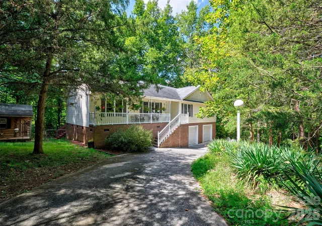 Photo 1 of Single family home for sale at 319 Don Mccarter Dr, Clover, SC 29710 | MLS# 4422550 | Listing updated on 2026-09-28
