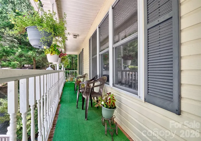 Photo 2 of Single family home for sale at 319 Don Mccarter Dr, Clover, SC 29710 | MLS# 4422550 | Listing updated on 2026-09-28