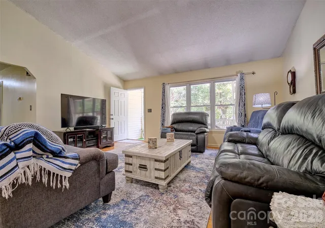 Photo 3 of Single family home for sale at 319 Don Mccarter Dr, Clover, SC 29710 | MLS# 4422550 | Listing updated on 2026-09-28