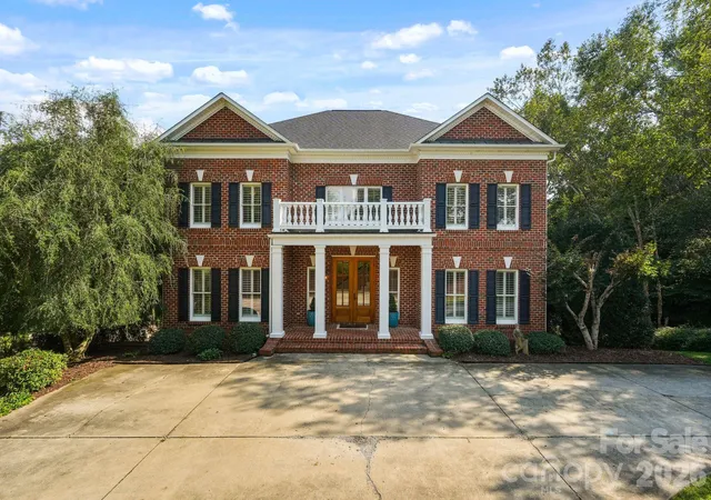 Photo 1 of Single family home for sale at 815 36th Avenue Pl Nw, Hickory, NC 28601 | MLS# 4422557 | Listing updated on 2026-10-03