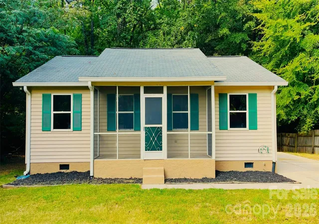 Photo 1 of Single family home for sale at 828 Cornelius Rd, Mooresville, NC 28117 | MLS# 4422565 | Listing updated on 2026-09-15