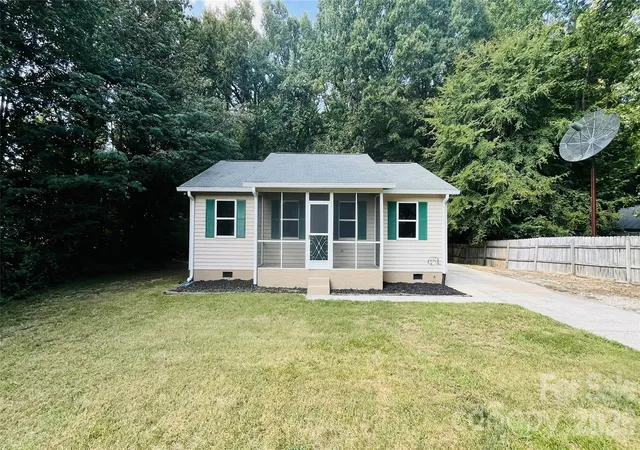 Photo 2 of Single family home for sale at 828 Cornelius Rd, Mooresville, NC 28117 | MLS# 4422565 | Listing updated on 2026-09-15