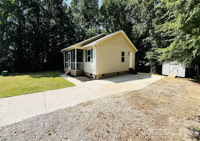 Photo 3 of Single family home for sale at 828 Cornelius Rd, Mooresville, NC 28117 | MLS# 4422565 | Listing updated on 2026-09-15