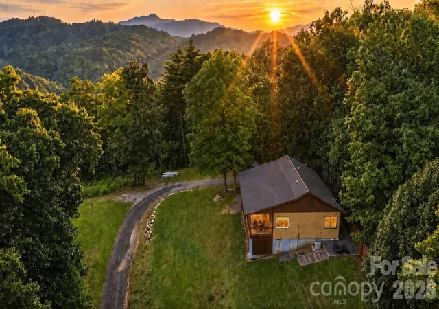 Photo 3 of Single family home for sale at 280 Green Oaks Rd, Bryson City, NC 28713 | MLS# 4422575 | Listing updated on 2026-09-18