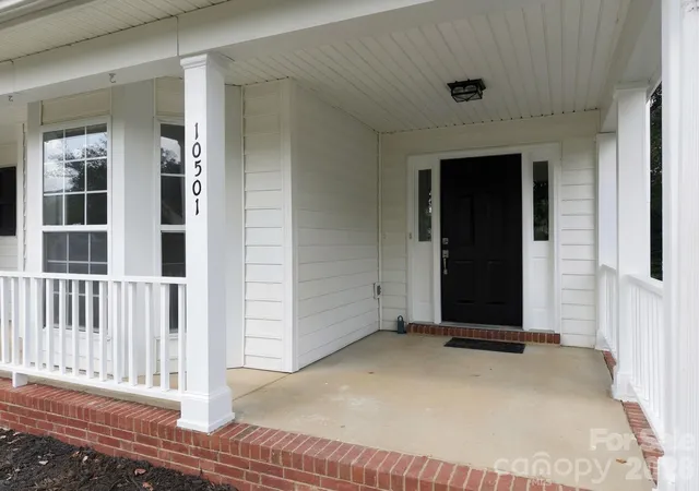 Photo 4 of Single family home for sale at 10501 Worsley Ln #113, Charlotte, NC 28269 | MLS# 4422584 | Listing updated on 2026-09-22