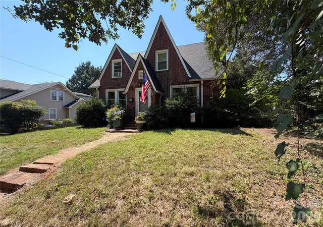Photo 2 of Single family home for sale at 177 W 6th Street, Rutherfordton, NC 28139 | MLS# 4422598 | Listing updated on 2026-09-25